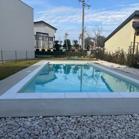 The Good Vibe - House In With Pool Nyaraló